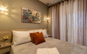 Uptown Apartament - Gru 2202